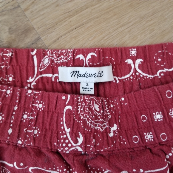 MADEWELL RED BANDANA PATTERNED SHORTS SIZE SMALL - Picture 2 of 5
